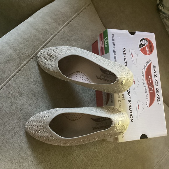 New in box sparkly Skechers - Picture 7 of 7